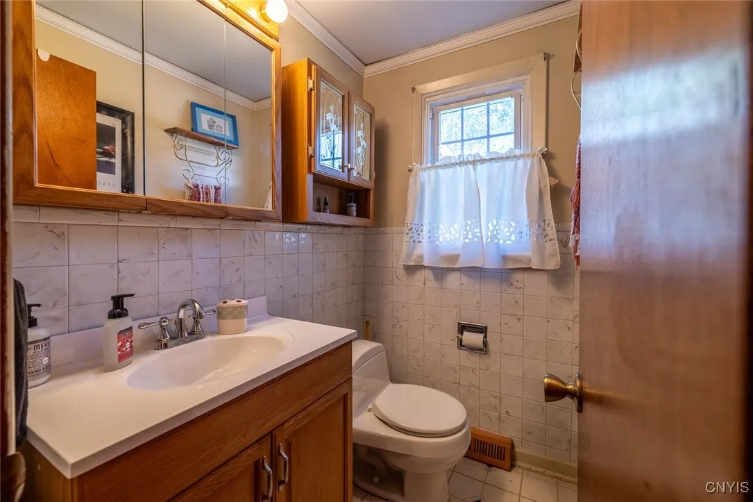 122 Riverdale Road, Clay, New York 13090, Clay, New York 13090, 4 Bedrooms Bedrooms, 11 Rooms Rooms,1 BathroomBathrooms,Residential,Closed,122 Riverdale Road, Clay, New York 13090,0,S1631753