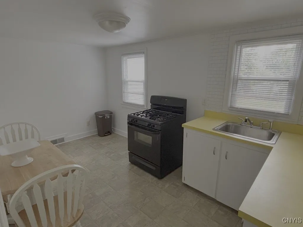 222 Darlington Road, Syracuse, New York 13208, Syracuse, New York 13208, 3 Bedrooms Bedrooms, 7 Rooms Rooms,1 BathroomBathrooms,Residential,For Sale,222 Darlington Road, Syracuse, New York 13208,0,S1631707