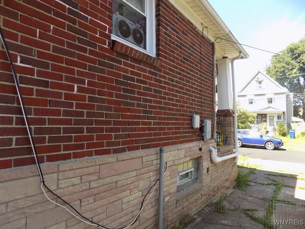 74 Ross Avenue, Buffalo, New York 14207, Buffalo, New York 14207, 4 Bedrooms Bedrooms, 6 Rooms Rooms,1 BathroomBathrooms,Residential,For Sale,74 Ross Avenue, Buffalo, New York 14207,B1627597