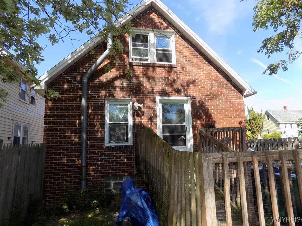 74 Ross Avenue, Buffalo, New York 14207, Buffalo, New York 14207, 4 Bedrooms Bedrooms, 6 Rooms Rooms,1 BathroomBathrooms,Residential,For Sale,74 Ross Avenue, Buffalo, New York 14207,B1627597