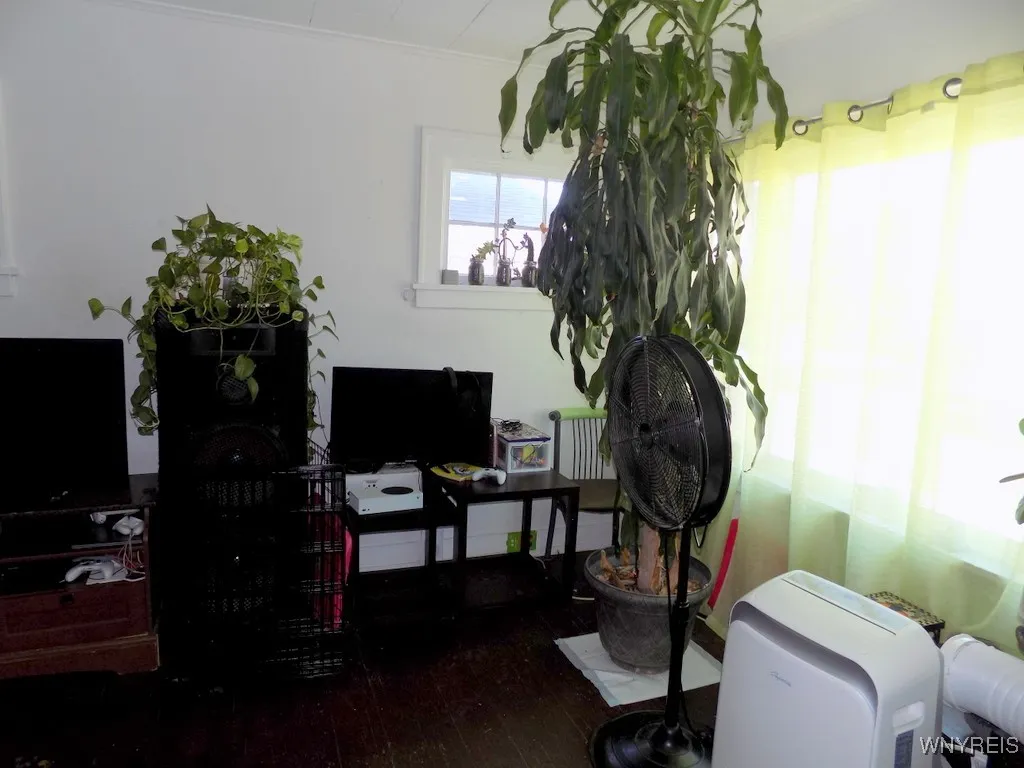 74 Ross Avenue, Buffalo, New York 14207, Buffalo, New York 14207, 4 Bedrooms Bedrooms, 6 Rooms Rooms,1 BathroomBathrooms,Residential,For Sale,74 Ross Avenue, Buffalo, New York 14207,B1627597