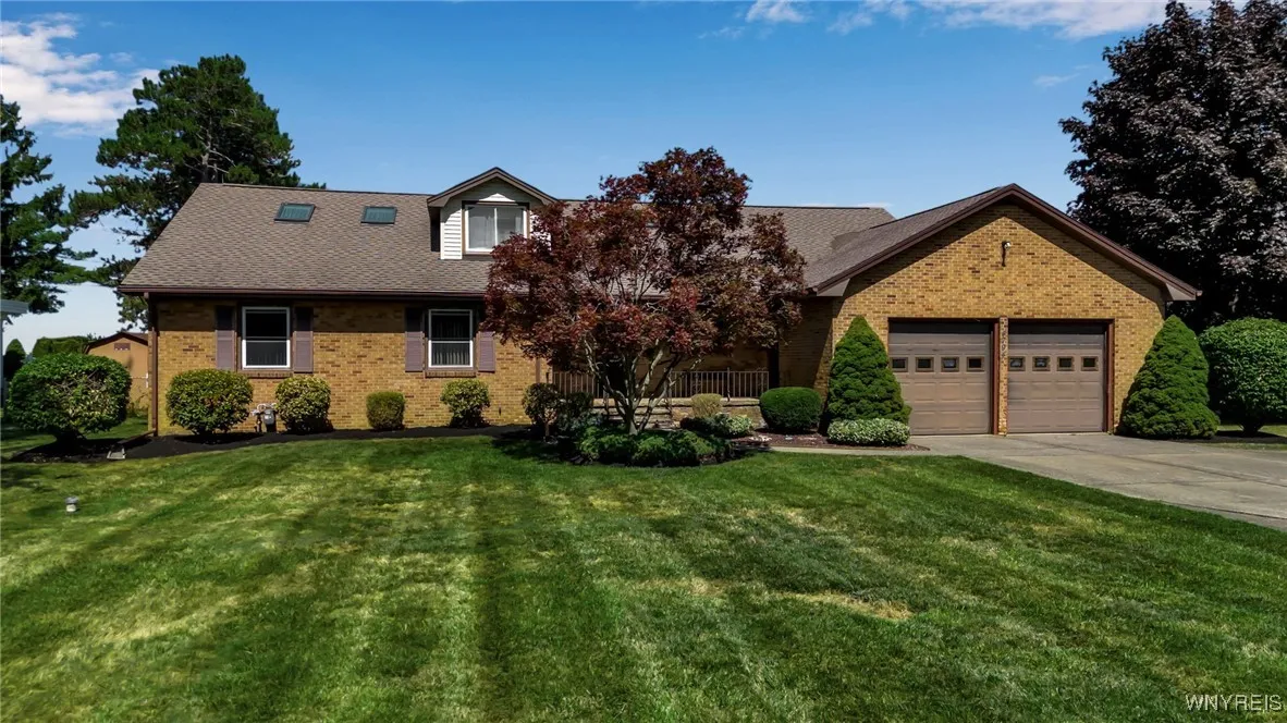 4794 Clifton Parkway, Hamburg, New York 14075, Hamburg, New York 14075, 4 Bedrooms Bedrooms, 10 Rooms Rooms,2 BathroomsBathrooms,Residential,For Sale,4794 Clifton Parkway, Hamburg, New York 14075,0,B1631581