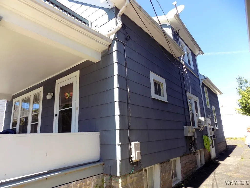 87 Laird Avenue, Buffalo, New York 14207, Buffalo, New York 14207, 4 Bedrooms Bedrooms, ,2 BathroomsBathrooms,Residential,For Sale,87 Laird Avenue, Buffalo, New York 14207,B1627595