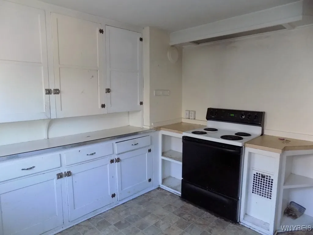 87 Laird Avenue, Buffalo, New York 14207, Buffalo, New York 14207, 4 Bedrooms Bedrooms, ,2 BathroomsBathrooms,Residential,For Sale,87 Laird Avenue, Buffalo, New York 14207,B1627595