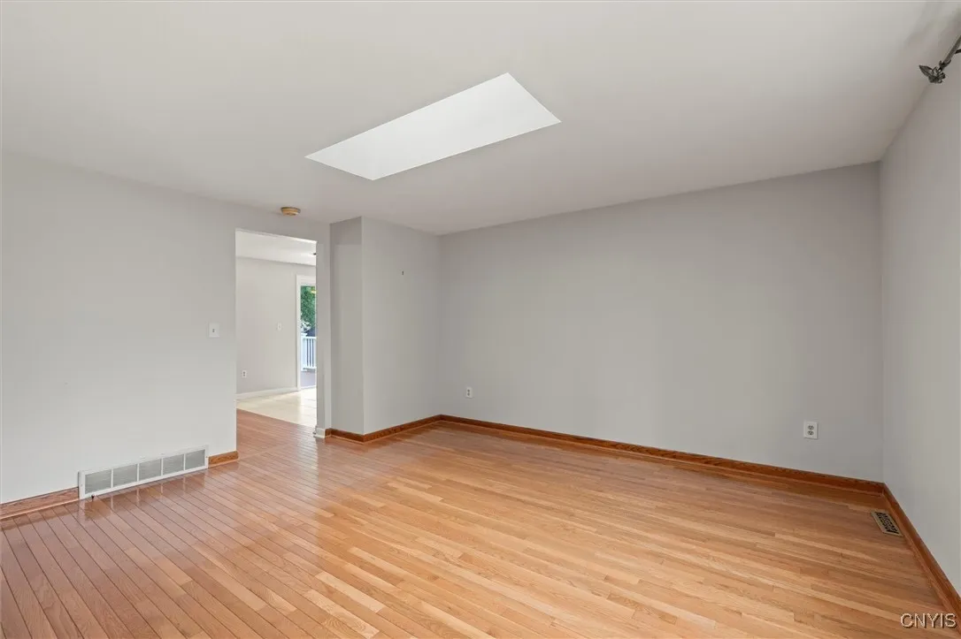 211 Windebank Lane, Manlius, New York 13116, Manlius, New York 13116, 3 Bedrooms Bedrooms, 7 Rooms Rooms,1 BathroomBathrooms,Residential,Closed,211 Windebank Lane, Manlius, New York 13116,0,S1631761