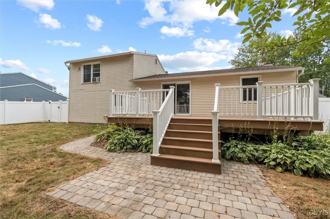 211 Windebank Lane, Manlius, New York 13116, Manlius, New York 13116, 3 Bedrooms Bedrooms, 7 Rooms Rooms,1 BathroomBathrooms,Residential,Closed,211 Windebank Lane, Manlius, New York 13116,0,S1631761