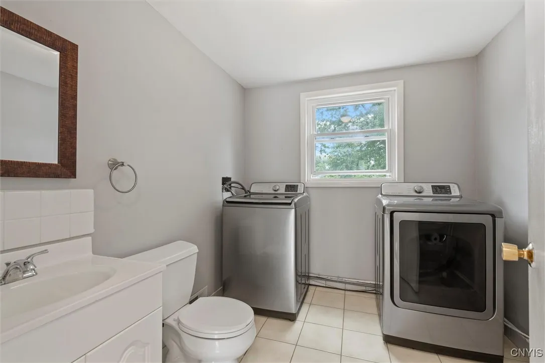 211 Windebank Lane, Manlius, New York 13116, Manlius, New York 13116, 3 Bedrooms Bedrooms, 7 Rooms Rooms,1 BathroomBathrooms,Residential,Closed,211 Windebank Lane, Manlius, New York 13116,0,S1631761