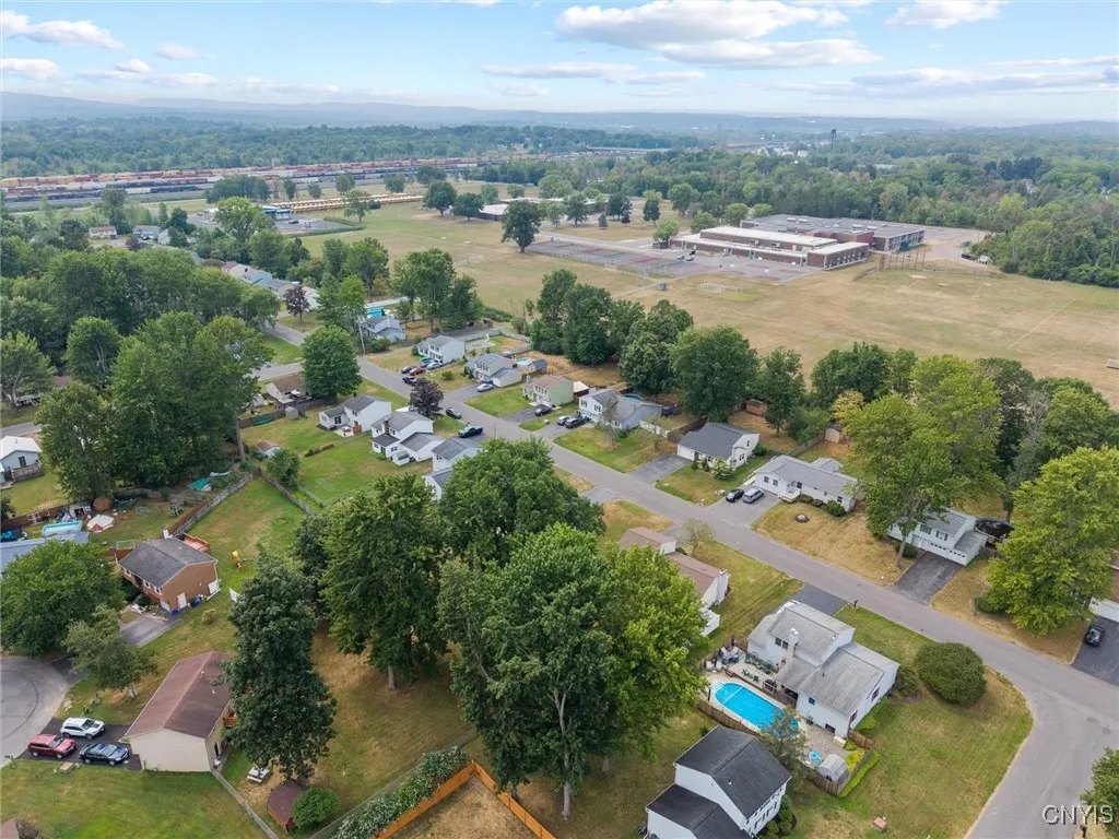 211 Windebank Lane, Manlius, New York 13116, Manlius, New York 13116, 3 Bedrooms Bedrooms, 7 Rooms Rooms,1 BathroomBathrooms,Residential,Closed,211 Windebank Lane, Manlius, New York 13116,0,S1631761