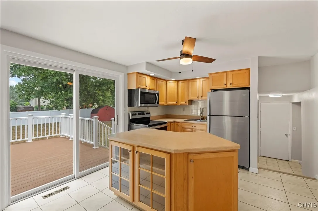 211 Windebank Lane, Manlius, New York 13116, Manlius, New York 13116, 3 Bedrooms Bedrooms, 7 Rooms Rooms,1 BathroomBathrooms,Residential,Closed,211 Windebank Lane, Manlius, New York 13116,0,S1631761