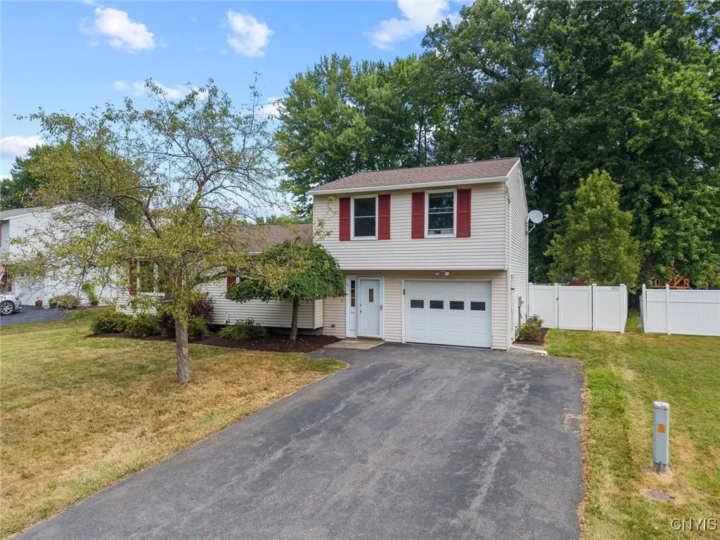 211 Windebank Lane, Manlius, New York 13116, Manlius, New York 13116, 3 Bedrooms Bedrooms, 7 Rooms Rooms,1 BathroomBathrooms,Residential,Closed,211 Windebank Lane, Manlius, New York 13116,0,S1631761