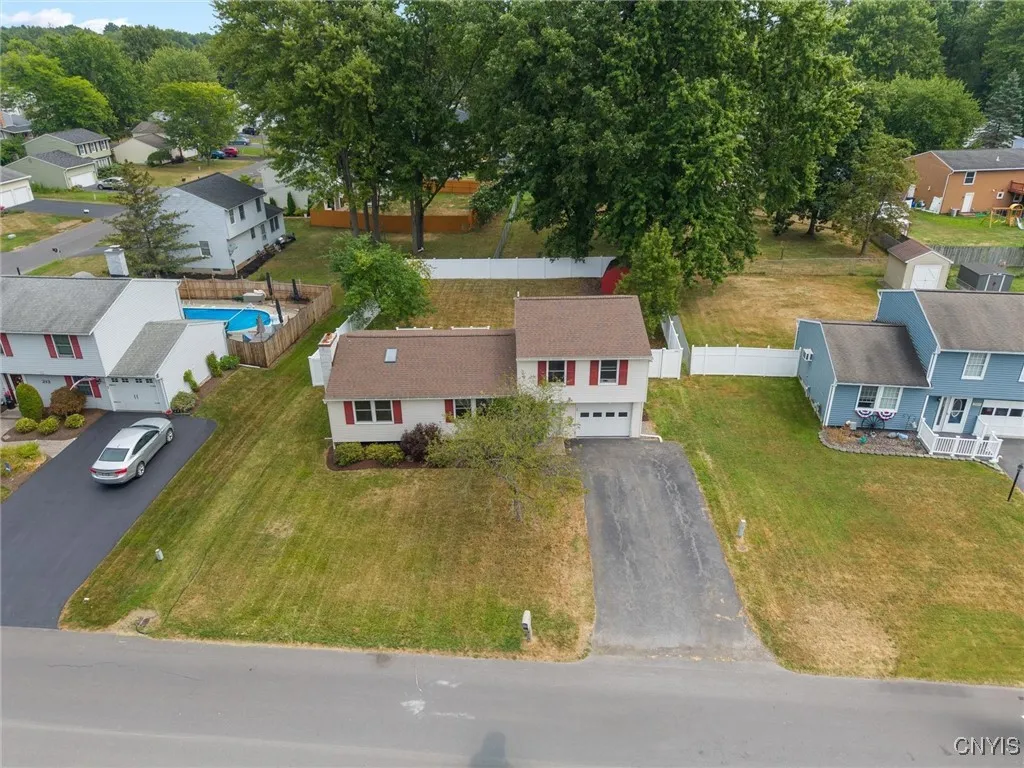 211 Windebank Lane, Manlius, New York 13116, Manlius, New York 13116, 3 Bedrooms Bedrooms, 7 Rooms Rooms,1 BathroomBathrooms,Residential,Closed,211 Windebank Lane, Manlius, New York 13116,0,S1631761