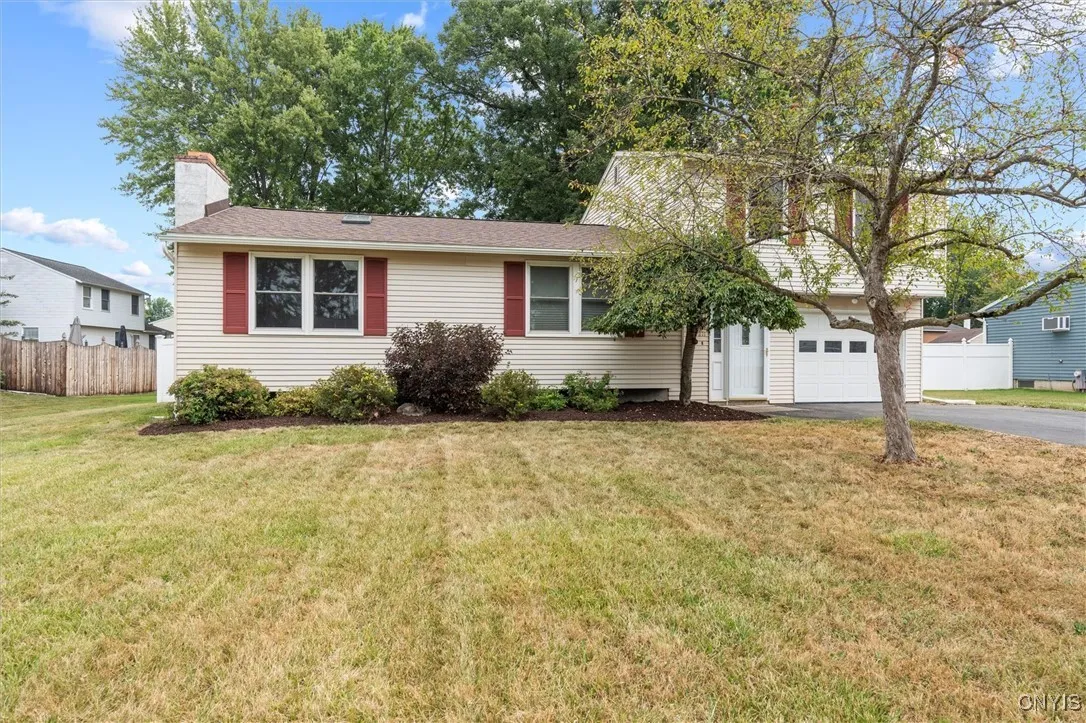 211 Windebank Lane, Manlius, New York 13116, Manlius, New York 13116, 3 Bedrooms Bedrooms, 7 Rooms Rooms,1 BathroomBathrooms,Residential,Closed,211 Windebank Lane, Manlius, New York 13116,0,S1631761