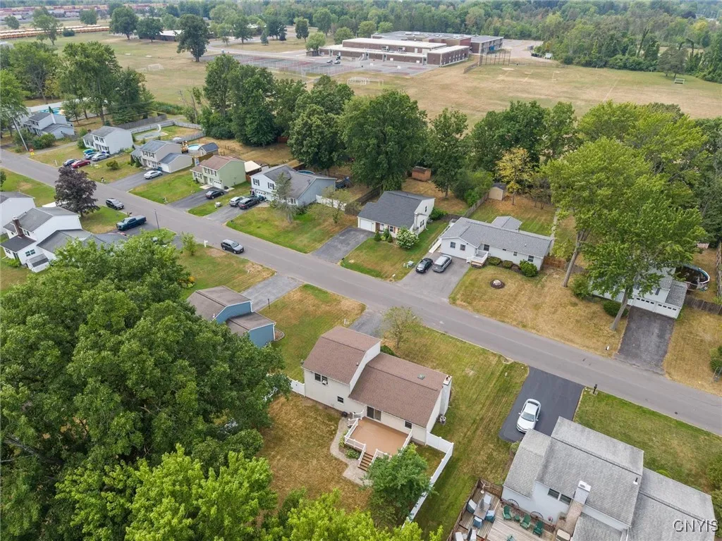 211 Windebank Lane, Manlius, New York 13116, Manlius, New York 13116, 3 Bedrooms Bedrooms, 7 Rooms Rooms,1 BathroomBathrooms,Residential,Closed,211 Windebank Lane, Manlius, New York 13116,0,S1631761