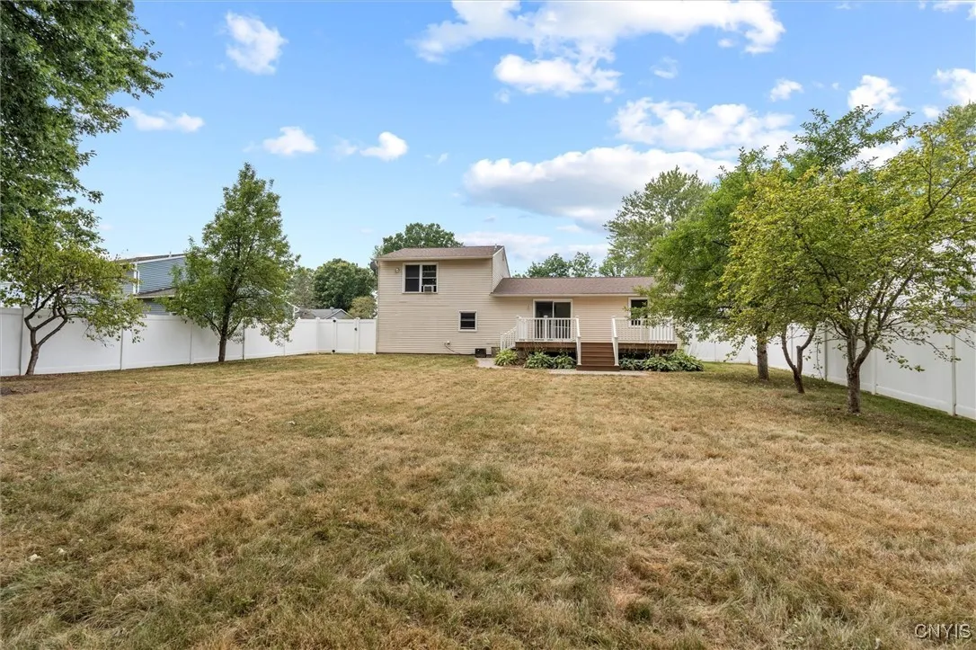 211 Windebank Lane, Manlius, New York 13116, Manlius, New York 13116, 3 Bedrooms Bedrooms, 7 Rooms Rooms,1 BathroomBathrooms,Residential,Closed,211 Windebank Lane, Manlius, New York 13116,0,S1631761