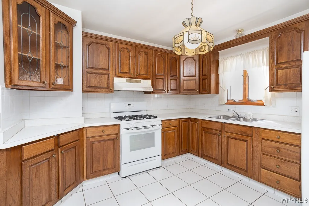 88 Commonwealth Avenue, Buffalo, New York 14216, Buffalo, New York 14216, 6 Bedrooms Bedrooms, ,2 BathroomsBathrooms,Residential,For Sale,88 Commonwealth Avenue, Buffalo, New York 14216,0,B1631505