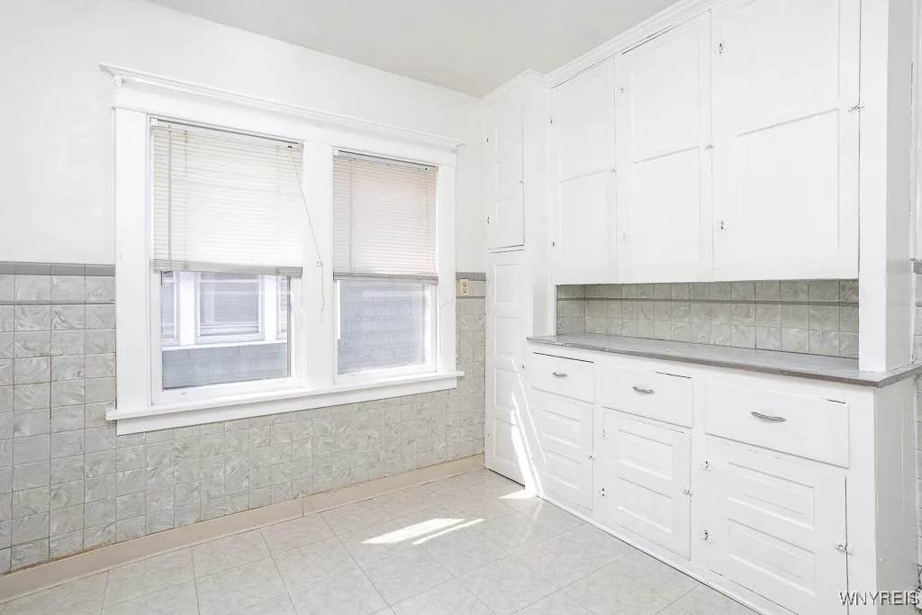 88 Commonwealth Avenue, Buffalo, New York 14216, Buffalo, New York 14216, 6 Bedrooms Bedrooms, ,2 BathroomsBathrooms,Residential,For Sale,88 Commonwealth Avenue, Buffalo, New York 14216,0,B1631505