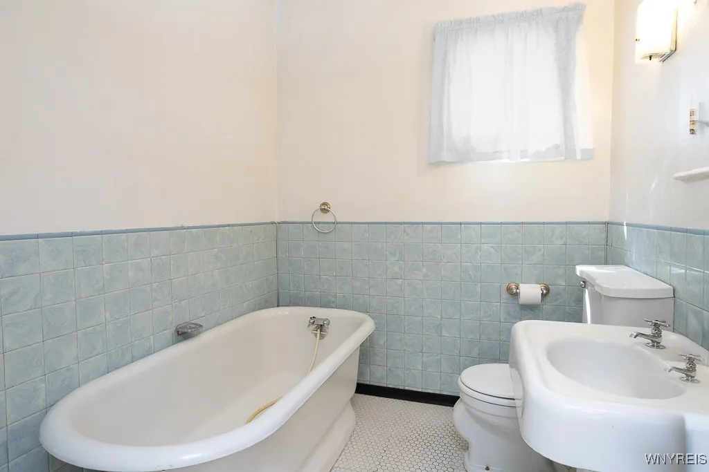 88 Commonwealth Avenue, Buffalo, New York 14216, Buffalo, New York 14216, 6 Bedrooms Bedrooms, ,2 BathroomsBathrooms,Residential,For Sale,88 Commonwealth Avenue, Buffalo, New York 14216,0,B1631505