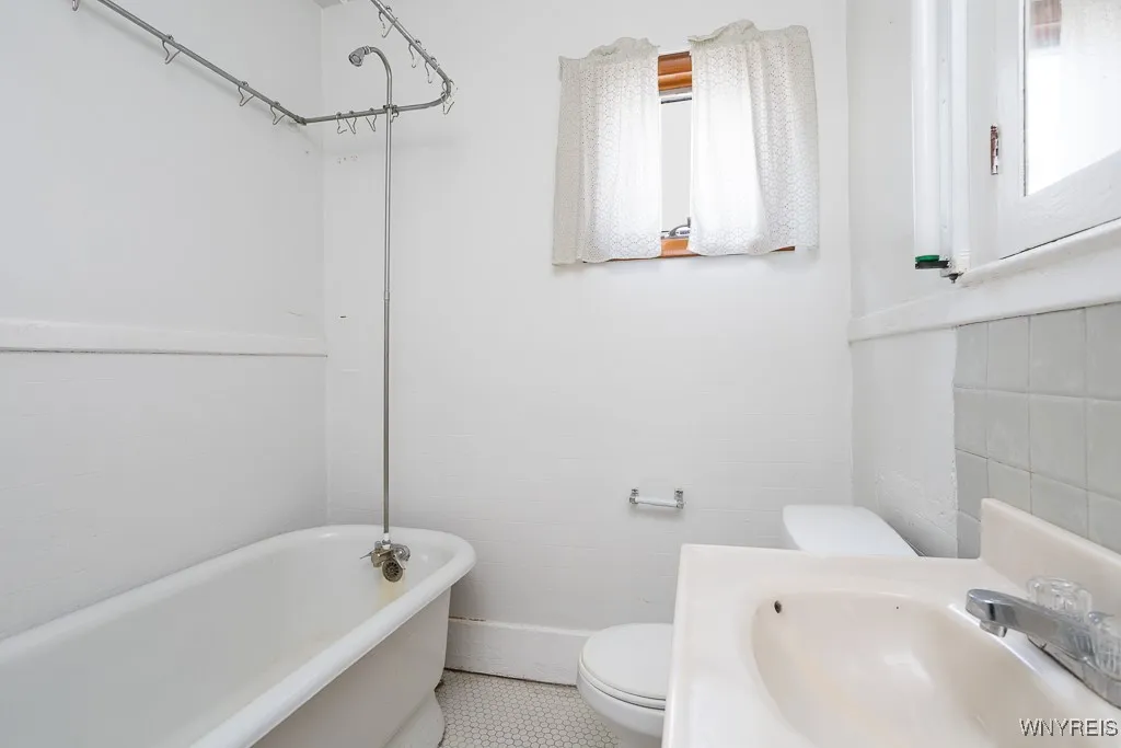 88 Commonwealth Avenue, Buffalo, New York 14216, Buffalo, New York 14216, 6 Bedrooms Bedrooms, ,2 BathroomsBathrooms,Residential,For Sale,88 Commonwealth Avenue, Buffalo, New York 14216,0,B1631505