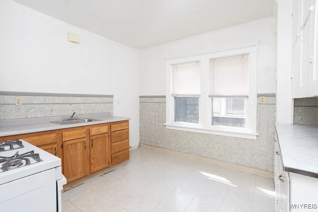 88 Commonwealth Avenue, Buffalo, New York 14216, Buffalo, New York 14216, 6 Bedrooms Bedrooms, ,2 BathroomsBathrooms,Residential,For Sale,88 Commonwealth Avenue, Buffalo, New York 14216,0,B1631505