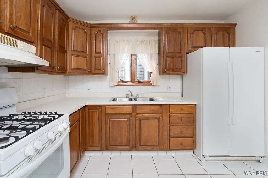 88 Commonwealth Avenue, Buffalo, New York 14216, Buffalo, New York 14216, 6 Bedrooms Bedrooms, ,2 BathroomsBathrooms,Residential,For Sale,88 Commonwealth Avenue, Buffalo, New York 14216,0,B1631505