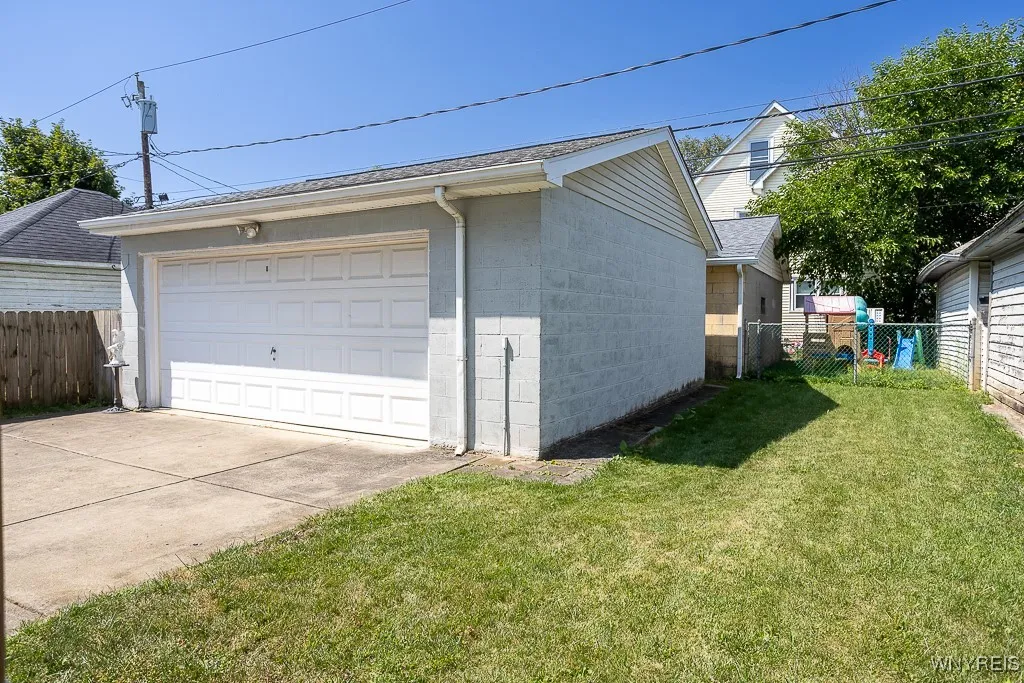88 Commonwealth Avenue, Buffalo, New York 14216, Buffalo, New York 14216, 6 Bedrooms Bedrooms, ,2 BathroomsBathrooms,Residential,For Sale,88 Commonwealth Avenue, Buffalo, New York 14216,0,B1631505
