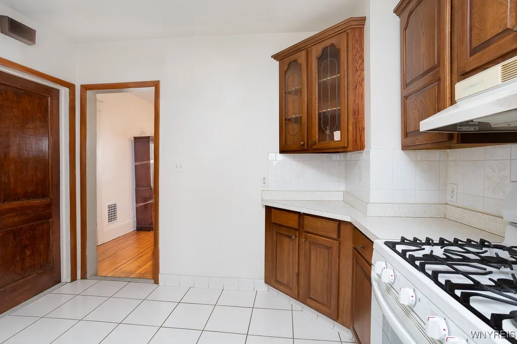 88 Commonwealth Avenue, Buffalo, New York 14216, Buffalo, New York 14216, 6 Bedrooms Bedrooms, ,2 BathroomsBathrooms,Residential,For Sale,88 Commonwealth Avenue, Buffalo, New York 14216,0,B1631505