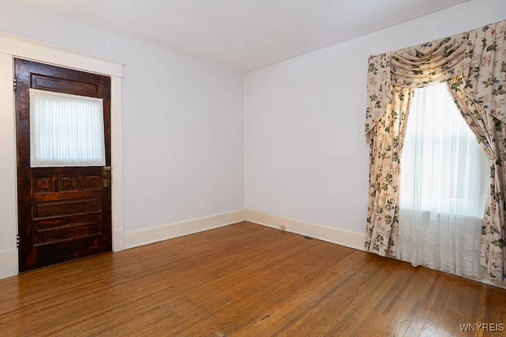 88 Commonwealth Avenue, Buffalo, New York 14216, Buffalo, New York 14216, 6 Bedrooms Bedrooms, ,2 BathroomsBathrooms,Residential,For Sale,88 Commonwealth Avenue, Buffalo, New York 14216,0,B1631505