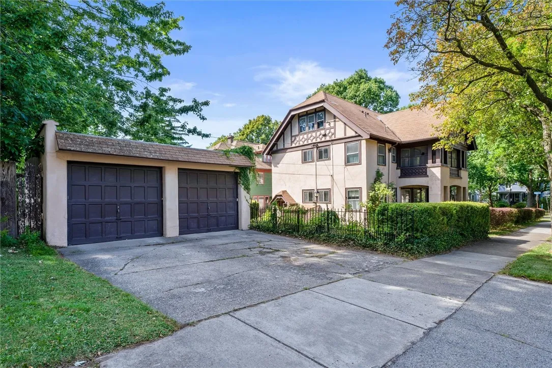 267-269 Seneca Parkway, Rochester, New York 14613, Rochester, New York 14613, 5 Bedrooms Bedrooms, ,2 BathroomsBathrooms,Residential,Closed,267-269 Seneca Parkway, Rochester, New York 14613,0,R1631775