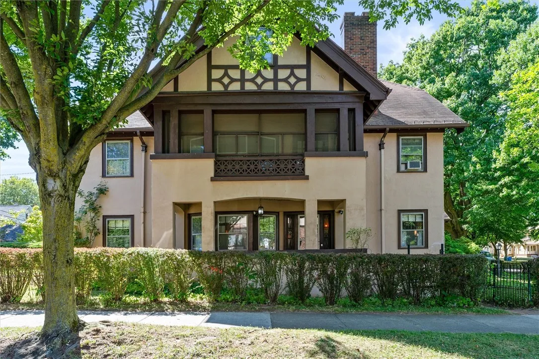 Side view showcasing 2 porches