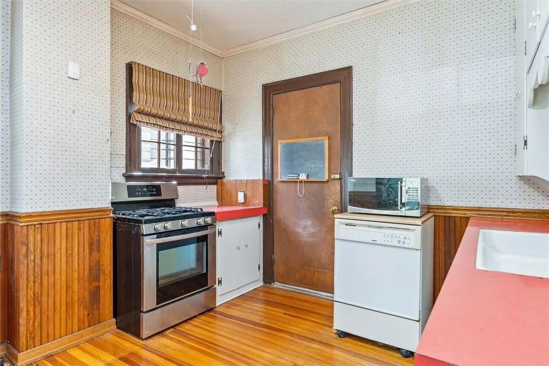 267-269 Seneca Parkway, Rochester, New York 14613, Rochester, New York 14613, 5 Bedrooms Bedrooms, ,2 BathroomsBathrooms,Residential,Closed,267-269 Seneca Parkway, Rochester, New York 14613,0,R1631775