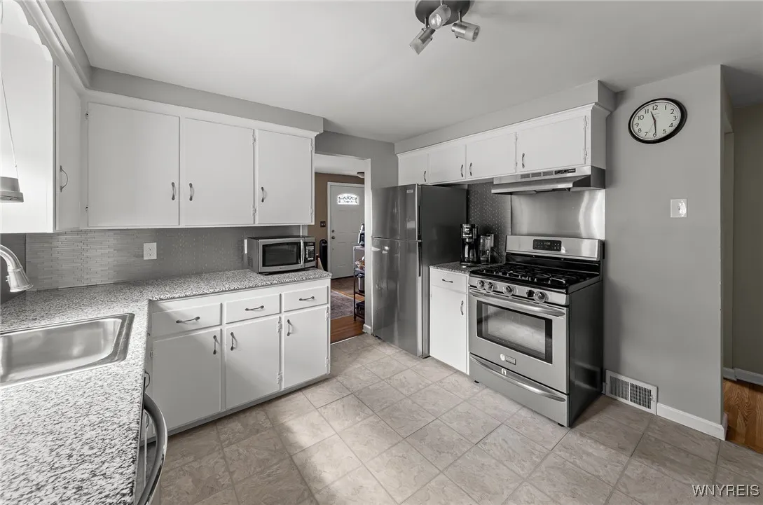 272 Rochelle Park, Tonawanda, New York 14150, Tonawanda, New York 14150, 3 Bedrooms Bedrooms, 6 Rooms Rooms,2 BathroomsBathrooms,Residential,Closed,272 Rochelle Park, Tonawanda, New York 14150,0,B1631626