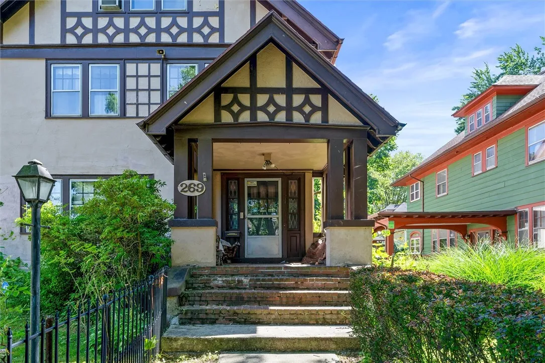 267-269 Seneca Parkway, Rochester, New York 14613, Rochester, New York 14613, 7 Bedrooms Bedrooms, 14 Rooms Rooms,2 BathroomsBathrooms,Residential,Closed,267-269 Seneca Parkway, Rochester, New York 14613,0,R1631910