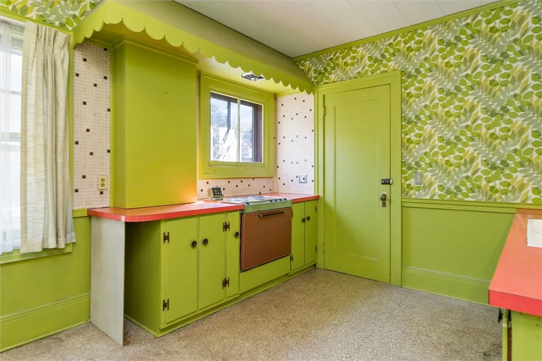 267-269 Seneca Parkway, Rochester, New York 14613, Rochester, New York 14613, 7 Bedrooms Bedrooms, 14 Rooms Rooms,2 BathroomsBathrooms,Residential,Closed,267-269 Seneca Parkway, Rochester, New York 14613,0,R1631910