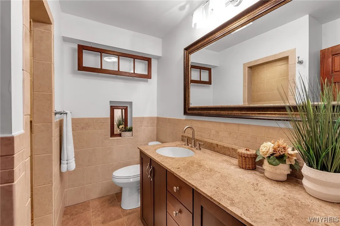 Full Bathroom 1st Floor