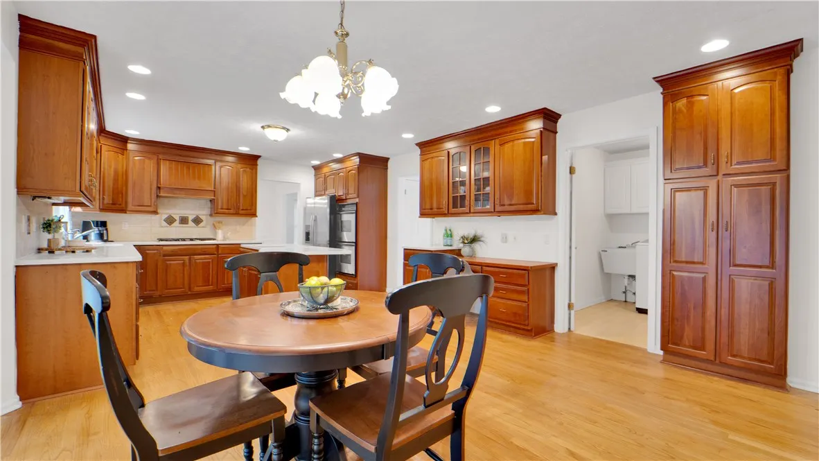 15 Langston Pt, Henrietta, New York 14534, Pittsford, New York 14534, 4 Bedrooms Bedrooms, 9 Rooms Rooms,2 BathroomsBathrooms,Residential,Closed,15 Langston Pt, Henrietta, New York 14534,0,R1619481