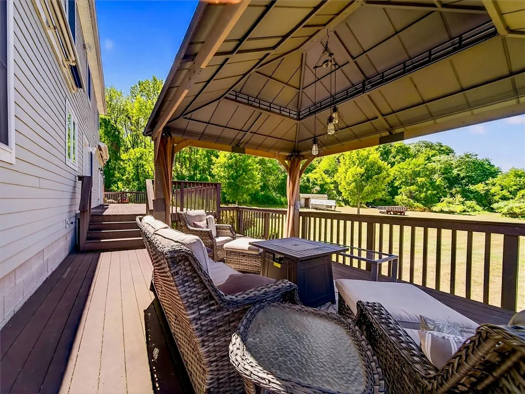 7169 Bear Swamp Road, Williamson, New York 14589, Williamson, New York 14589, 6 Bedrooms Bedrooms, 10 Rooms Rooms,2 BathroomsBathrooms,Residential,Closed,7169 Bear Swamp Road, Williamson, New York 14589,0,R1631902