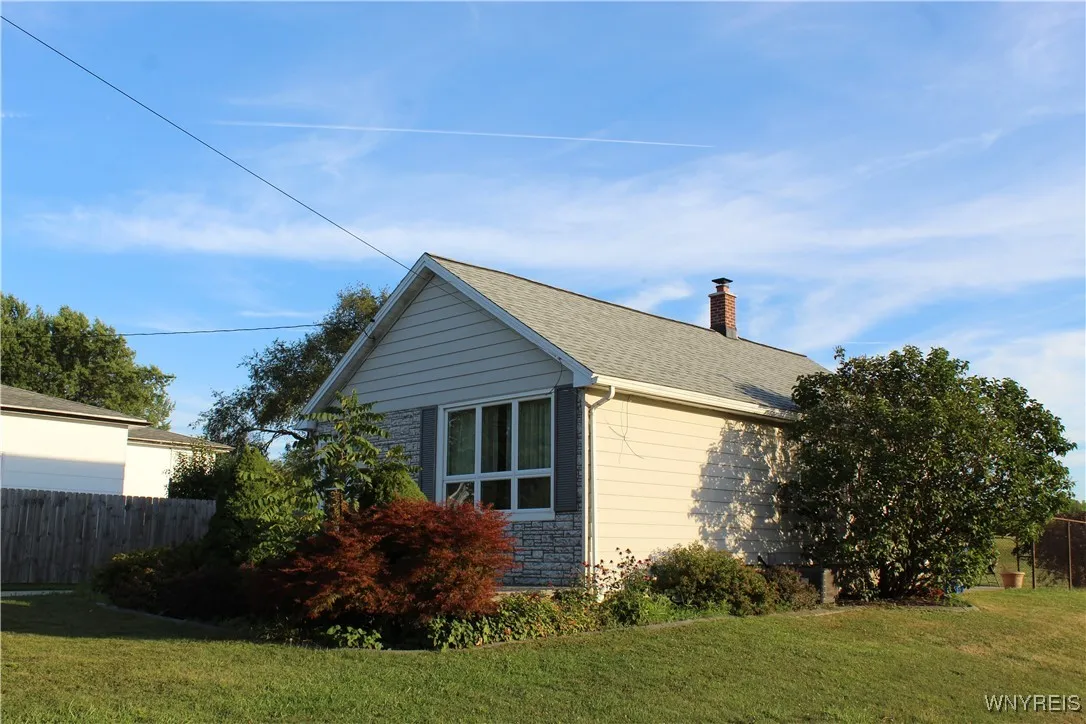 2779 Cloverbank Road, Hamburg, New York 14075, Hamburg, New York 14075, 2 Bedrooms Bedrooms, 5 Rooms Rooms,1 BathroomBathrooms,Residential,For Sale,2779 Cloverbank Road, Hamburg, New York 14075,0,B1631889
