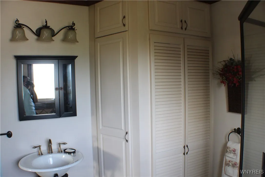 2779 Cloverbank Road, Hamburg, New York 14075, Hamburg, New York 14075, 2 Bedrooms Bedrooms, 5 Rooms Rooms,1 BathroomBathrooms,Residential,For Sale,2779 Cloverbank Road, Hamburg, New York 14075,0,B1631889