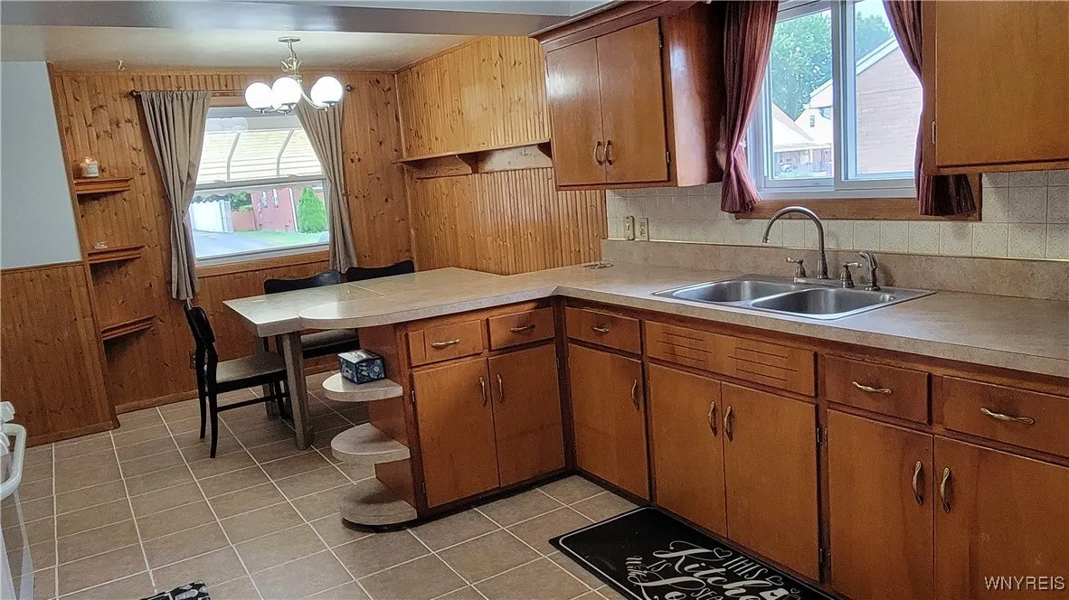 302 North Pleasant Parkway, Cheektowaga, New York, Cheektowaga, New York 14206, 3 Bedrooms Bedrooms, 6 Rooms Rooms,1 BathroomBathrooms,Residential,Closed,302 North Pleasant Parkway, Cheektowaga, New York ,0,B1631909