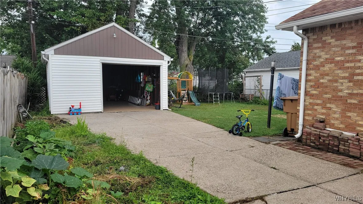 302 North Pleasant Parkway, Cheektowaga, New York, Cheektowaga, New York 14206, 3 Bedrooms Bedrooms, 6 Rooms Rooms,1 BathroomBathrooms,Residential,Closed,302 North Pleasant Parkway, Cheektowaga, New York ,0,B1631909