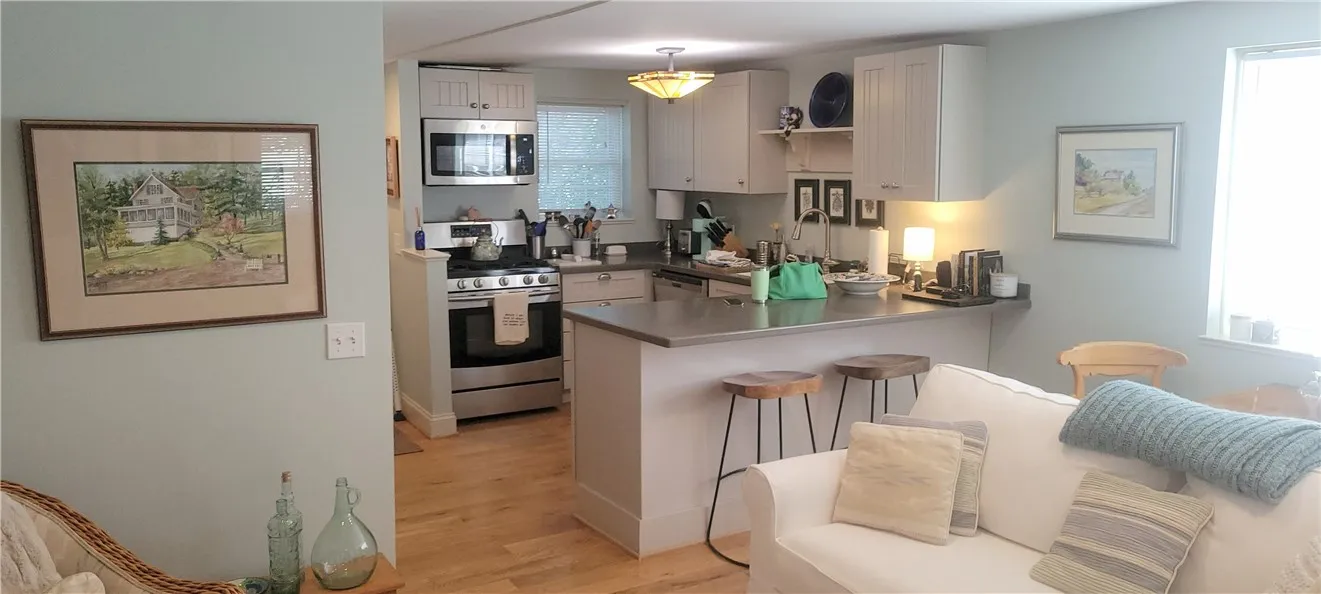 6 South Street, Pittsford, New York 14534, Pittsford, New York 14534, 2 Bedrooms Bedrooms, 4 Rooms Rooms,1 BathroomBathrooms,Residential Lease,For Rent,6 South Street, Pittsford, New York 14534,R1631662