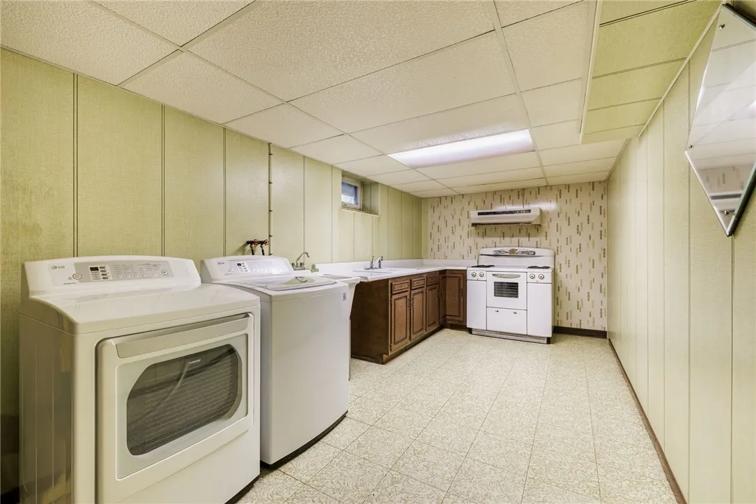 43 Moroa Dr, Irondequoit, New York 14622, Irondequoit, New York 14622, 3 Bedrooms Bedrooms, 6 Rooms Rooms,1 BathroomBathrooms,Residential,Closed,43 Moroa Dr, Irondequoit, New York 14622,0,R1630612