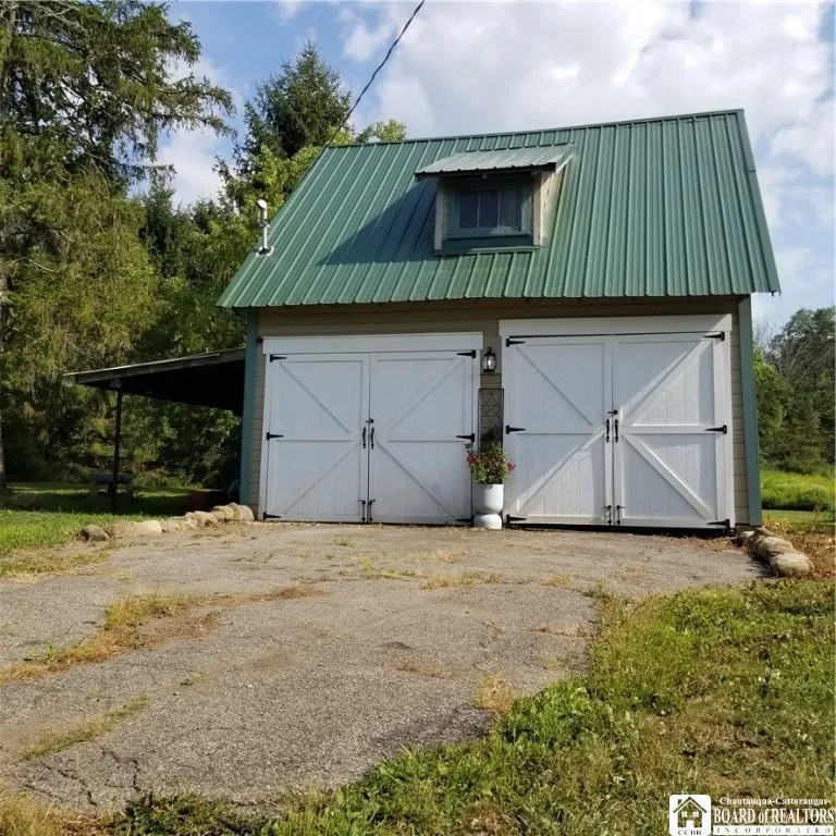 3677 East Becker Road, Collins, New York 14034, Collins, New York 14034, 4 Bedrooms Bedrooms, 11 Rooms Rooms,1 BathroomBathrooms,Residential,Closed,3677 East Becker Road, Collins, New York 14034,0,R1631873