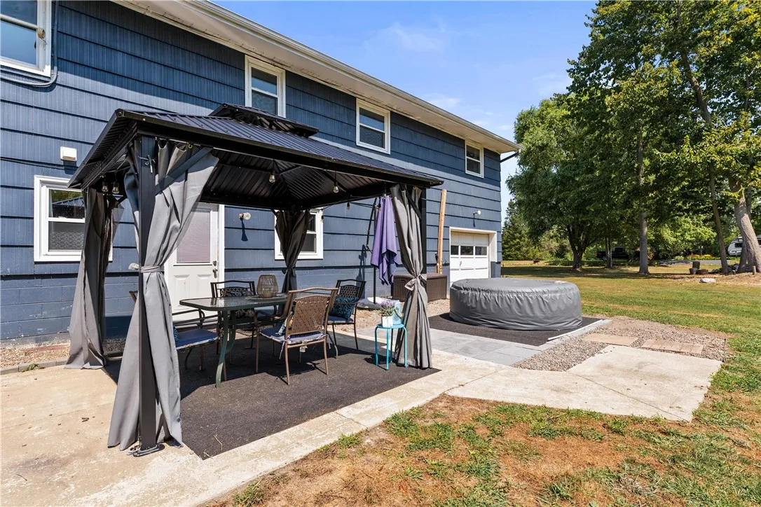 1683 Plank Road, Penfield, New York 14580, Penfield, New York 14580, 4 Bedrooms Bedrooms, 8 Rooms Rooms,2 BathroomsBathrooms,Residential,Closed,1683 Plank Road, Penfield, New York 14580,0,R1631754