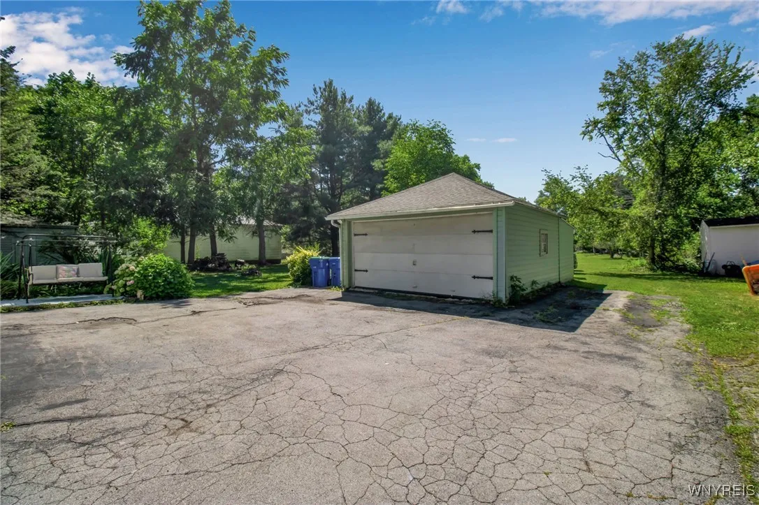 3544 Abbott Road, Hamburg, New York 14127, Hamburg, New York 14127, 6 Bedrooms Bedrooms, ,3 BathroomsBathrooms,Residential,For Sale,3544 Abbott Road, Hamburg, New York 14127,0,B1631940