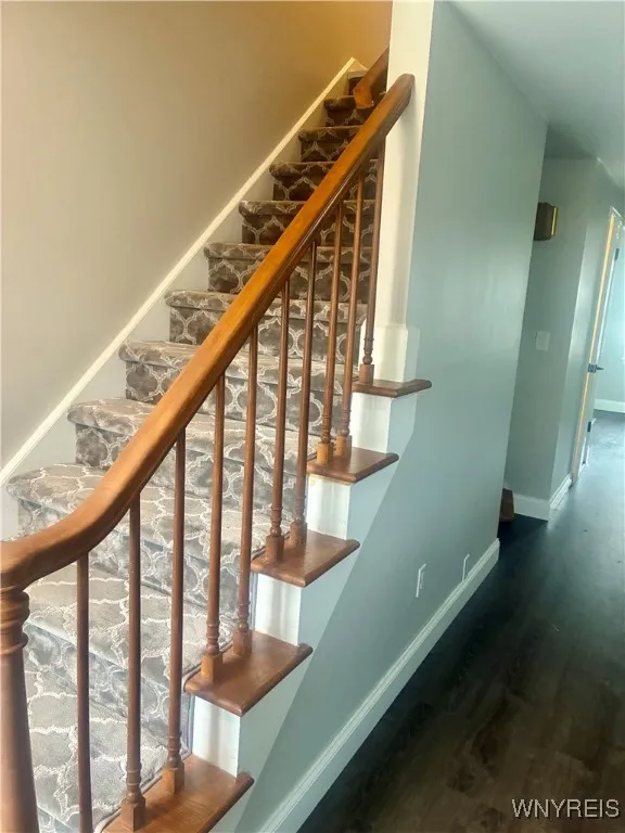Entry/stairs