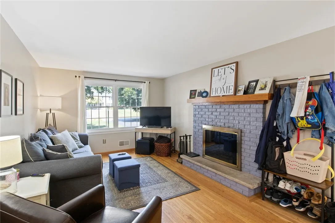 15 Whitney Farms Circle, Perinton, New York 14450, Perinton, New York 14450, 4 Bedrooms Bedrooms, 9 Rooms Rooms,2 BathroomsBathrooms,Residential,Closed,15 Whitney Farms Circle, Perinton, New York 14450,0,R1630582