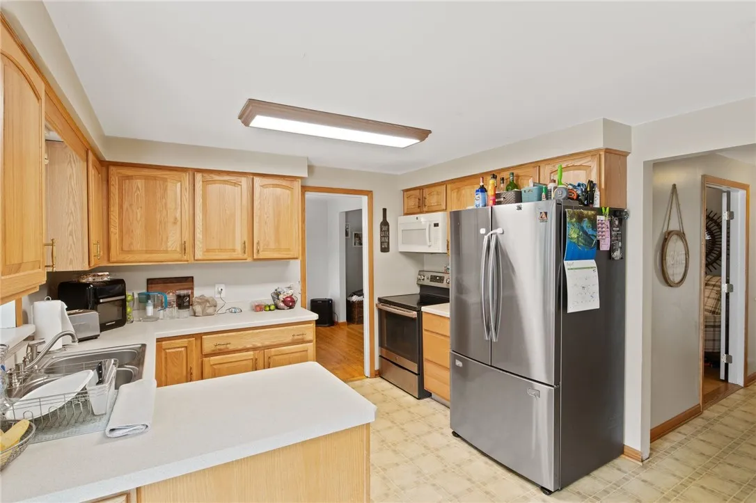 15 Whitney Farms Circle, Perinton, New York 14450, Perinton, New York 14450, 4 Bedrooms Bedrooms, 9 Rooms Rooms,2 BathroomsBathrooms,Residential,Closed,15 Whitney Farms Circle, Perinton, New York 14450,0,R1630582