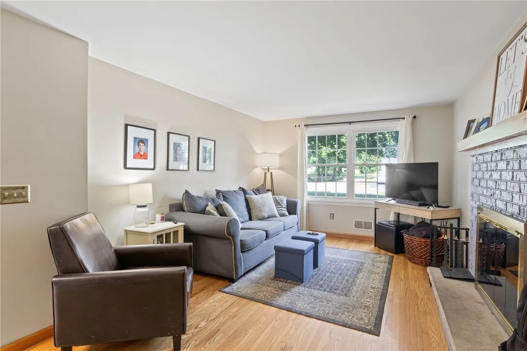 15 Whitney Farms Circle, Perinton, New York 14450, Perinton, New York 14450, 4 Bedrooms Bedrooms, 9 Rooms Rooms,2 BathroomsBathrooms,Residential,Closed,15 Whitney Farms Circle, Perinton, New York 14450,0,R1630582