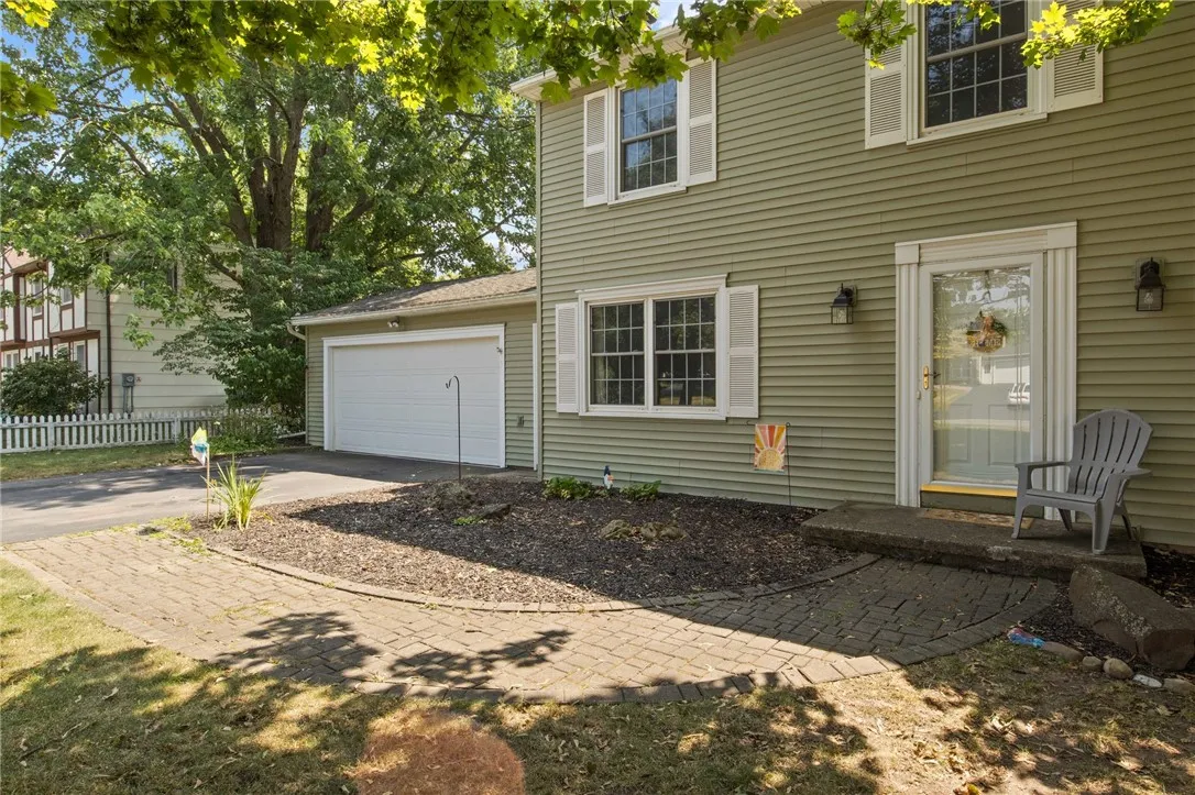 15 Whitney Farms Circle, Perinton, New York 14450, Perinton, New York 14450, 4 Bedrooms Bedrooms, 9 Rooms Rooms,2 BathroomsBathrooms,Residential,Closed,15 Whitney Farms Circle, Perinton, New York 14450,0,R1630582